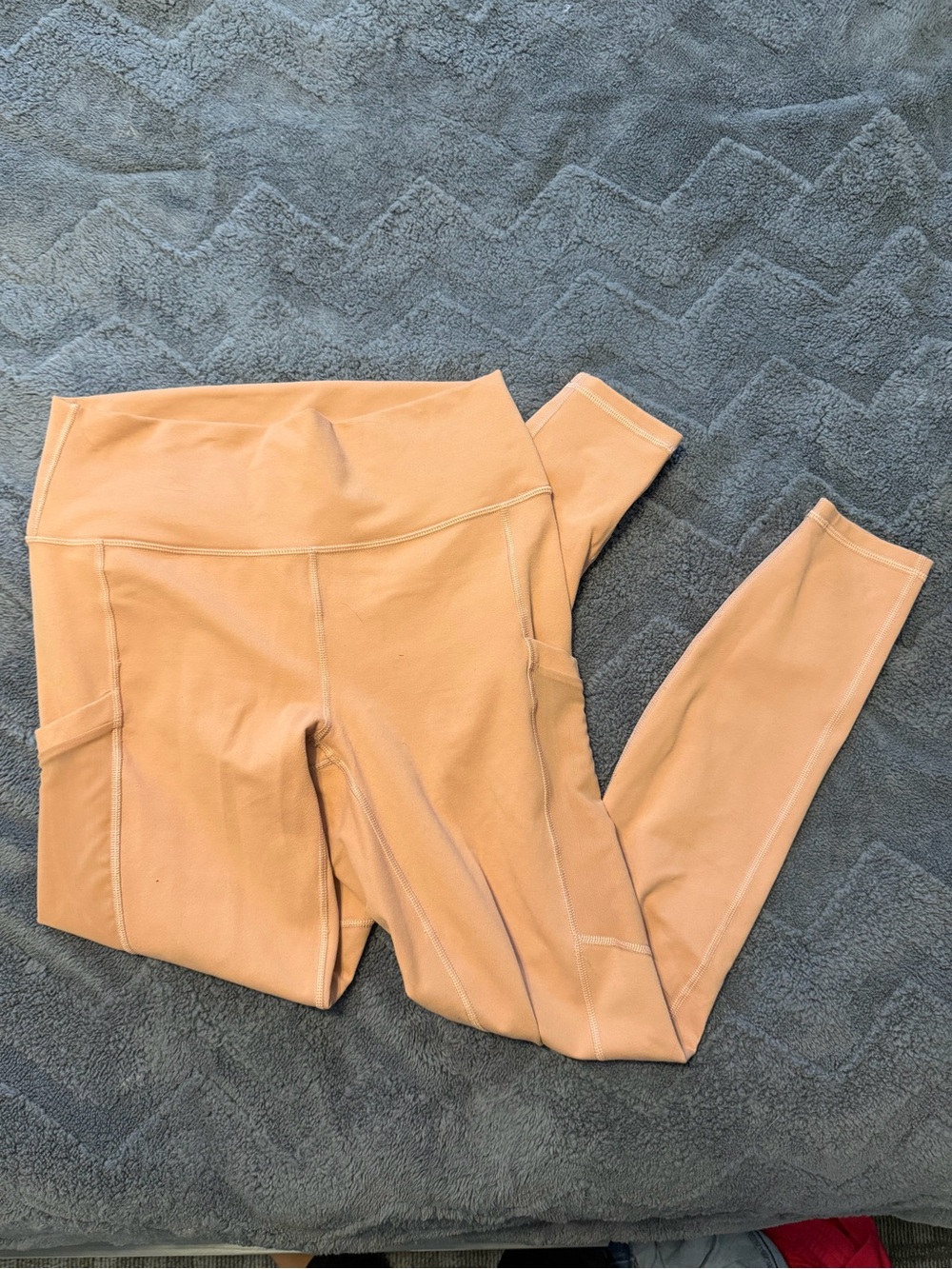 Active Leggings in Peach